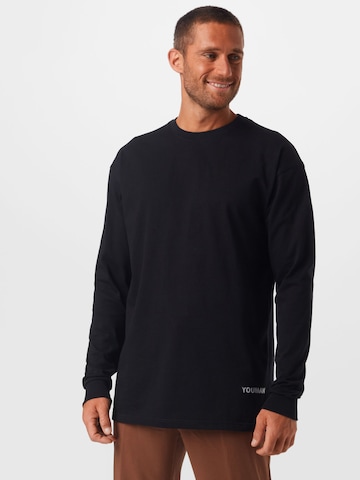 Youman Shirt in Black: front