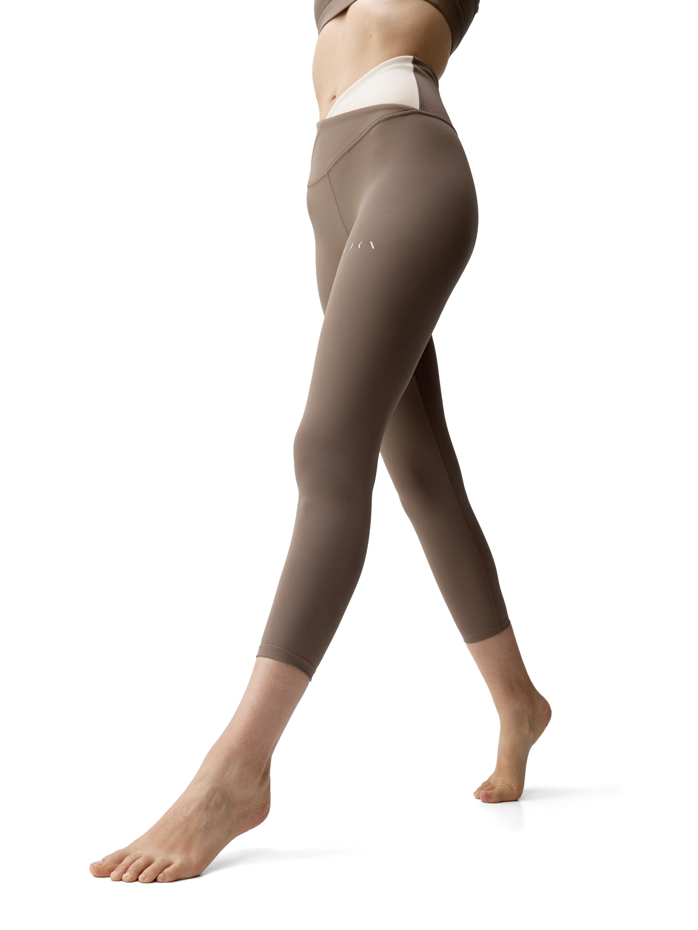 Born Living Yoga Skinny Sportbroek 'Cleo' in Bruin