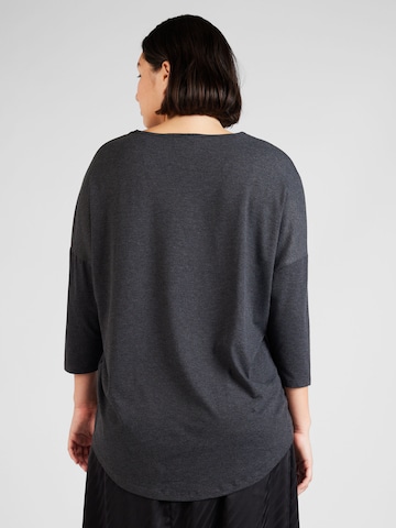 T-shirt 'Nika' ONLY Carmakoma en gris