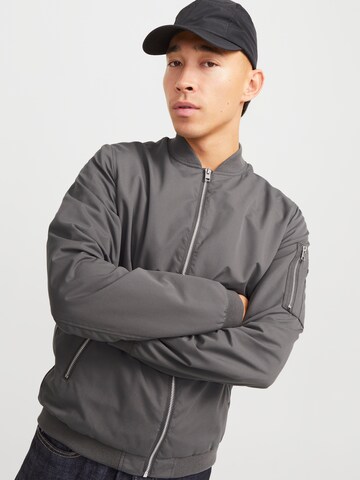 JACK & JONES Klasický střih Přechodná bunda 'JJERush' – šedá