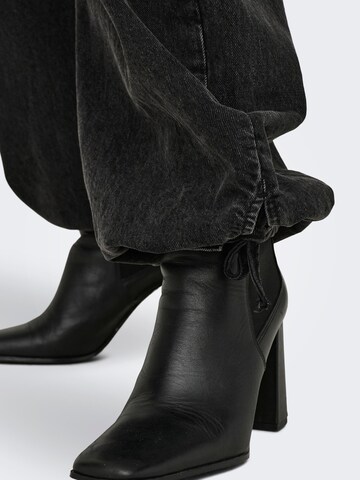 ONLY Конический (Tapered) Джинсы-карго 'Pernille' в Черный
