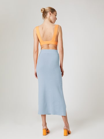 ABOUT YOU x Laura Giurcanu Rok 'Thea' in Blauw