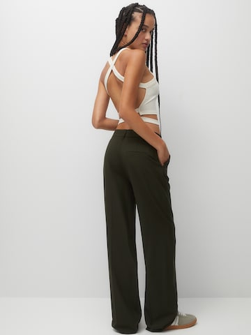 Pull&Bear Loose fit Pleat-Front Pants in Green