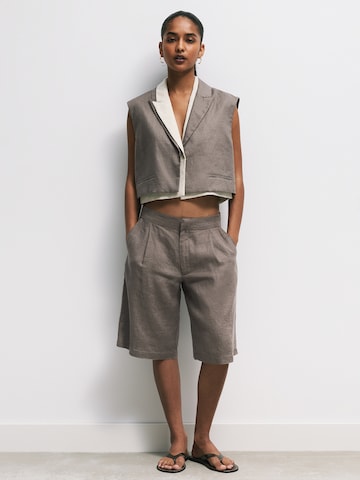Pull&Bear Loose fit Pleat-front trousers in Grey