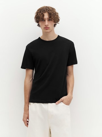 Pull&Bear Shirt in Black: front