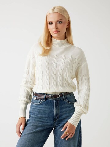 Pull-over GUESS en blanc : devant