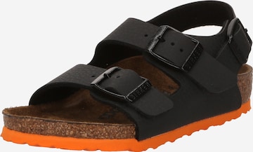 BIRKENSTOCK Avonaiset kengät 'Milano' värissä musta: edessä