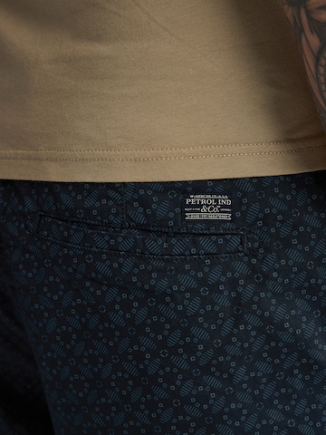 Petrol Industries Regular Chinohousut värissä sininen