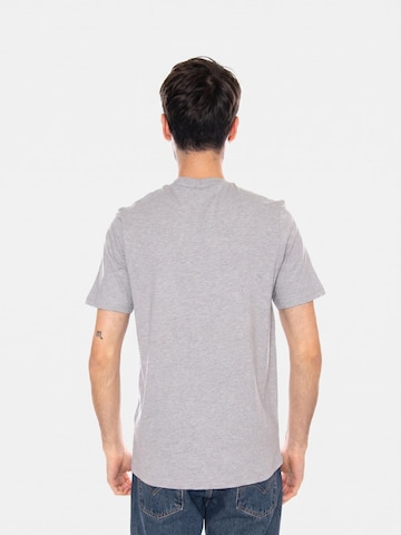 Lyle & Scott Bluser & t-shirts 'PLAIN T-SHIRT LIGHT GREY MARL' i grå