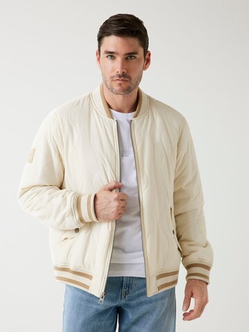 GUESS Between-Season Jacket in Beige: front