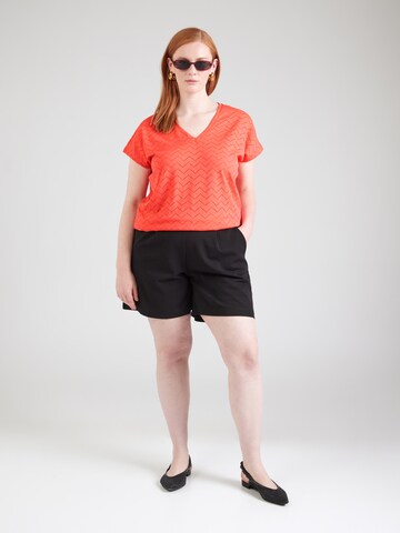 Maglietta 'VMCTHAS' di Vero Moda Curve in rosso
