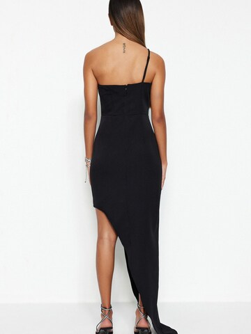Trendyol Kleid in Schwarz