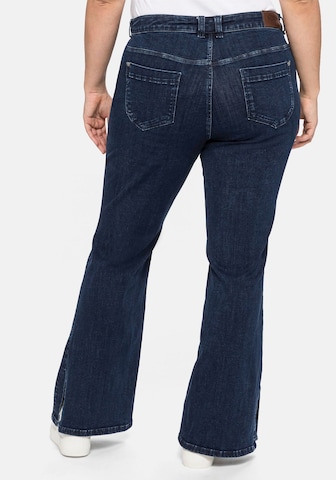 SHEEGO Flared Jeans in Blauw