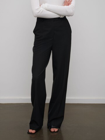 RÆRE by Lorena Rae Regular Trousers with creases 'Joy' in Black: front