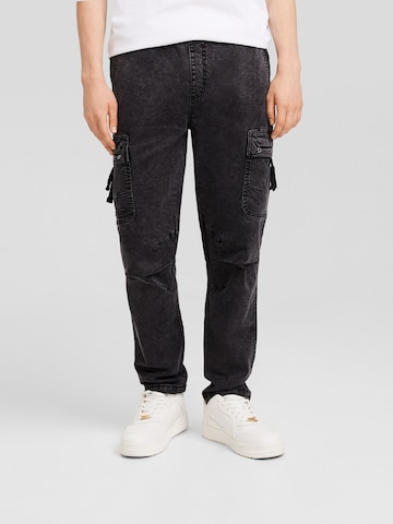 Regular Pantalon cargo Bershka en noir : devant