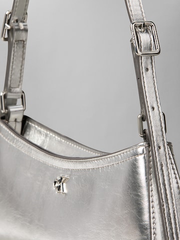 Calvin Klein - Bolso de hombro en plata
