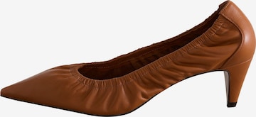 Next Pumps in Braun: Vorderseite