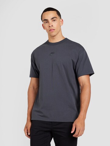 Nike Sportswear Μπλουζάκι 'Premium Essentials' σε γκρι: μπροστά