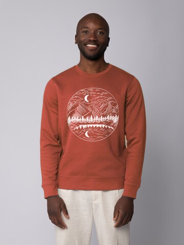 Felpa ' Mountains by night ' di Watapparel in marrone: frontale