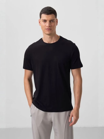 Tommy Life T-Shirt in Schwarz: Vorderseite