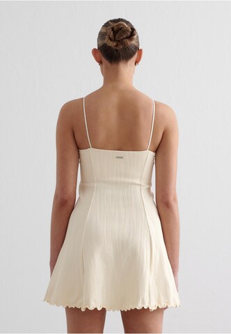 Aim'n Dress in White