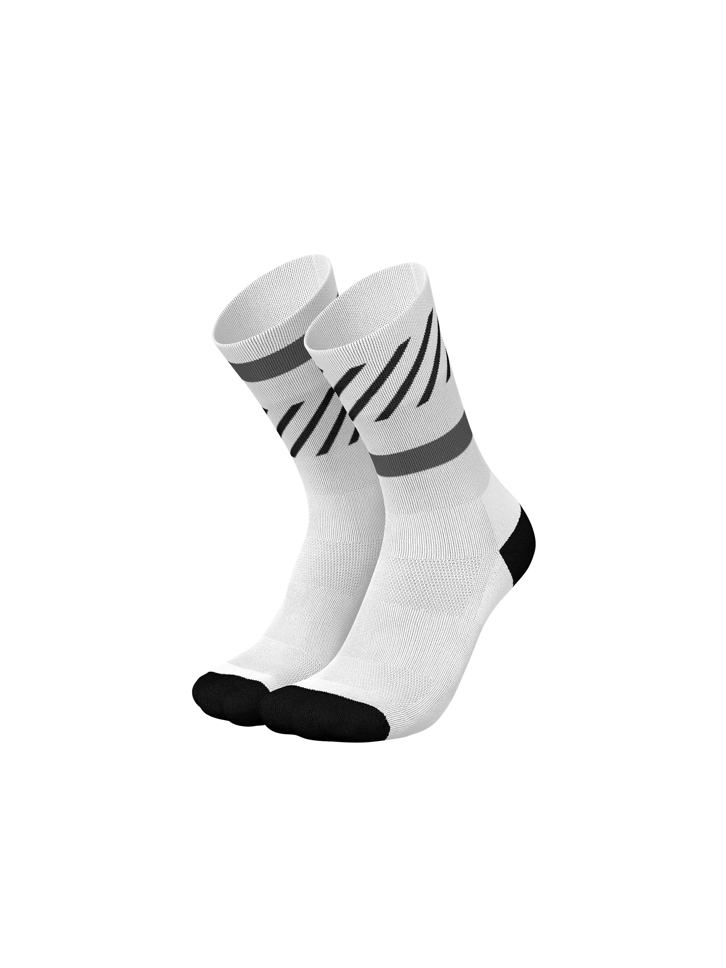 INCYLENCE Athletic Socks 'DISRUPTS' in White: front