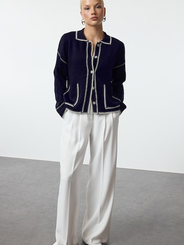 Trendyol Strickjacke in Blau