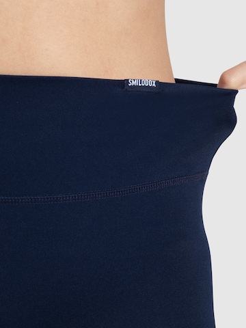 Smilodox Slimfit Shorts ' Darbie ' in Blau