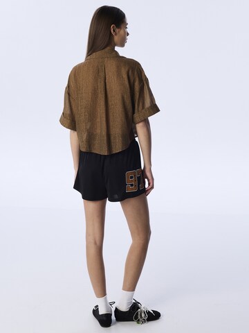 Twist Blouse in Bruin