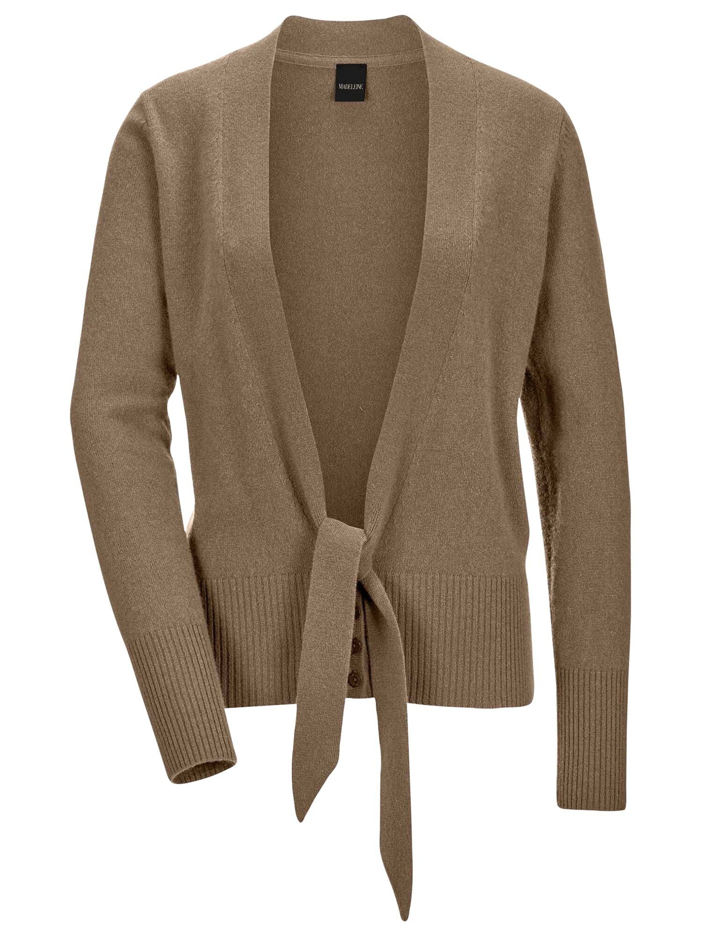 MADELEINE Strickjacke in Braun: Vorderseite