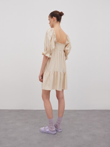 EDITED Kleid 'Dafne' in Beige