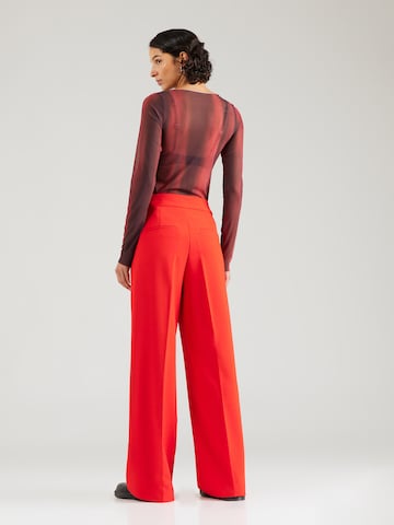 InWear Lużny krój Spodnie w kant 'Zinni' w kolorze czerwony