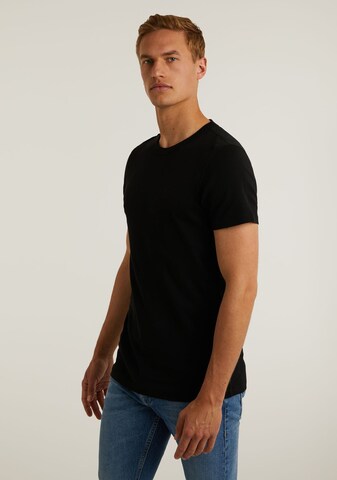 CHASIN' Shirt in Black