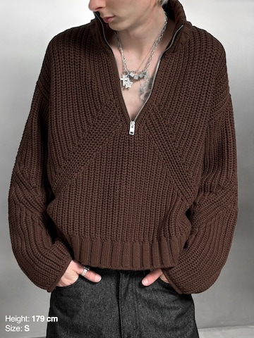 ENRAGE Oversized neulepaita värissä ruskea: etupuoli
