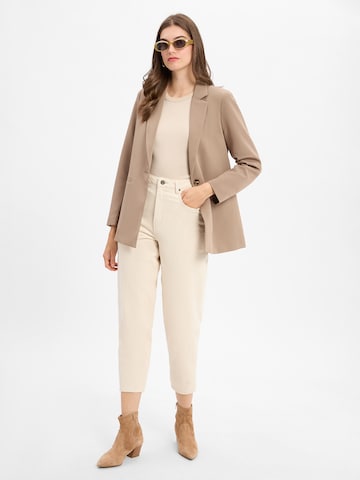 AMERICAN VINTAGE Regular Trousers ' Tineborow ' in Beige