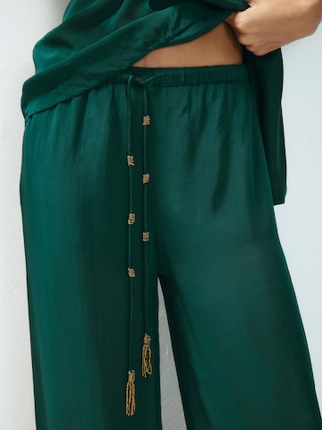 Pull&Bear Zvonové kalhoty Kalhoty – zelená