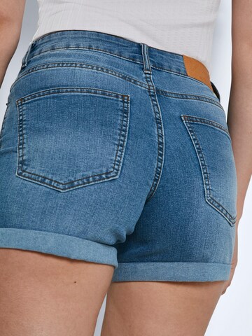 Noisy may Slimfit Shorts in Blau