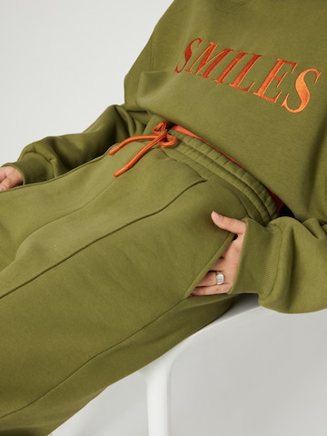 Smiles Regular Trousers 'Ediz' in Green