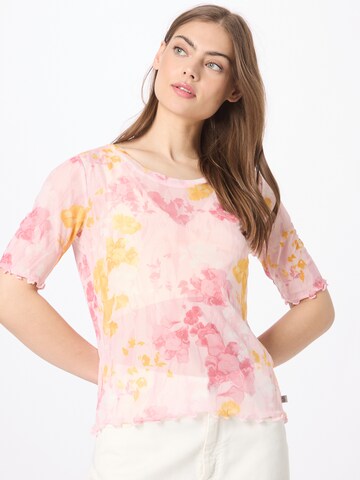 QS - Blusa em rosa: frente