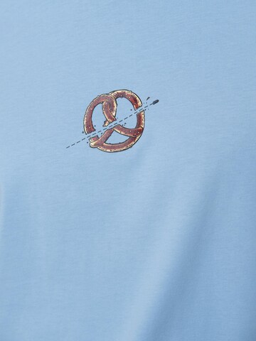 Bavarian Caps Shirt 'Lucky Luke: Bierfässer' in Blue