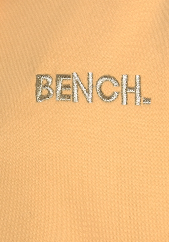 BENCH Collegepaita värissä keltainen