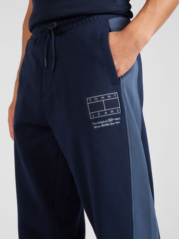 Tommy Jeans Tapered Hose in Blau