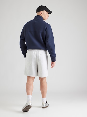 Abercrombie & Fitch Regularen Hlače | siva barva