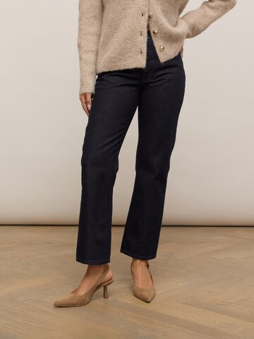 noar studios Boot cut Jeans 'CROPPED DENIM' in Blue: front