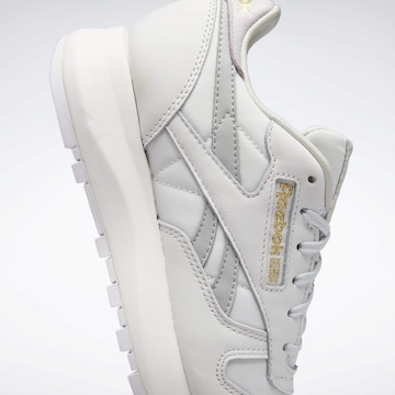 Sneaker low de la Reebok pe gri