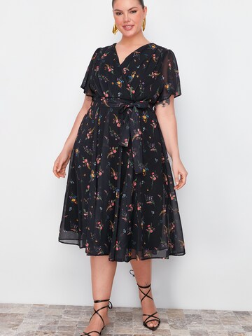 Trendyol Curve Платье в Смешанный: спереди