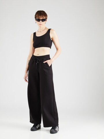 Noisy may Leisure suit 'NMASYA' in Black