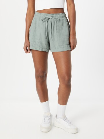 Regular Pantaloni de la GAP pe verde: față