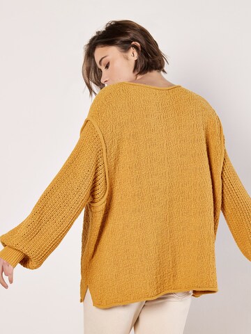 Pull-over ' ' Apricot en jaune