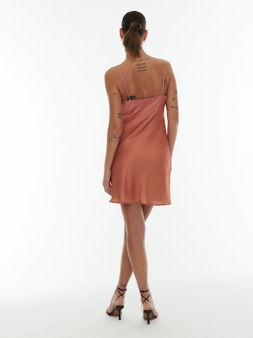 ABOUT YOU x Laura Giurcanu - Vestido de cocktail 'Melissa' em laranja